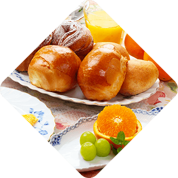 焼き立てのパンもあります